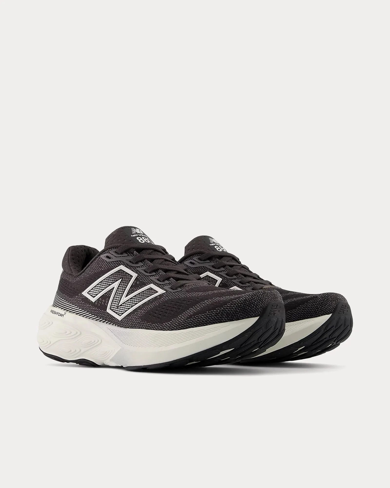 Fresh Foam X 880v15 Black Cement / Sea Salt / Silver Metallic Running Shoes