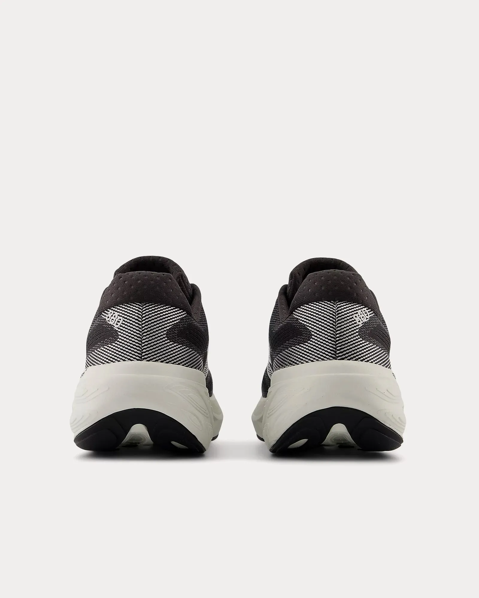 Fresh Foam X 880v15 Black Cement / Sea Salt / Silver Metallic Running Shoes