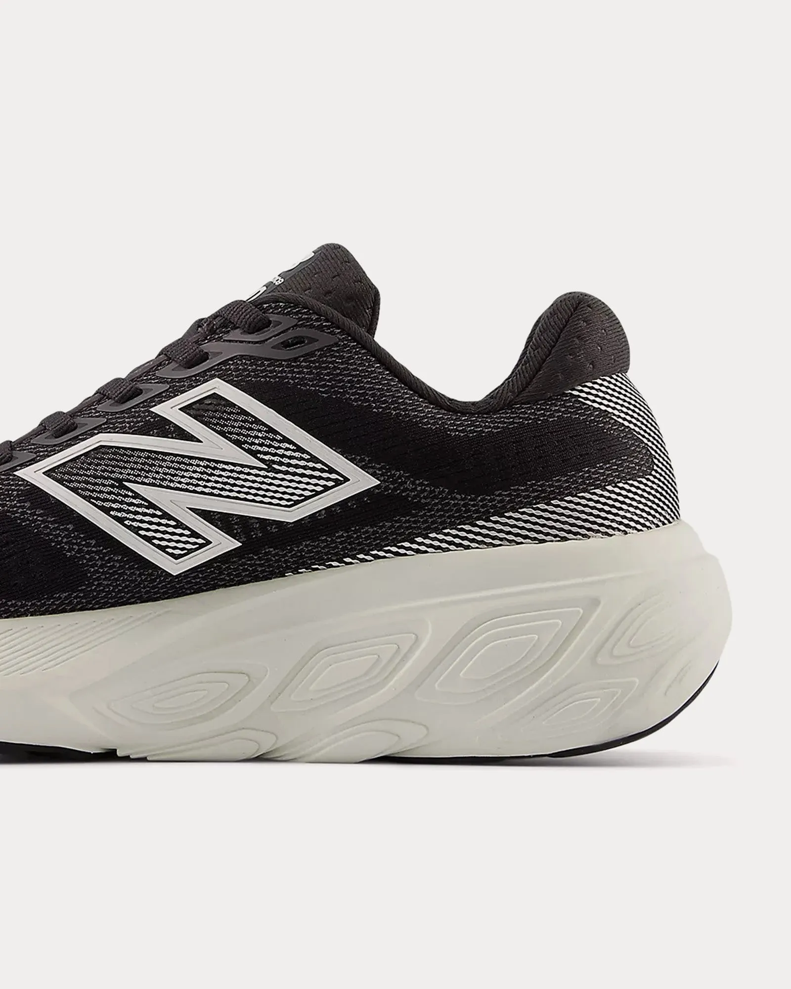 Fresh Foam X 880v15 Black Cement / Sea Salt / Silver Metallic Running Shoes