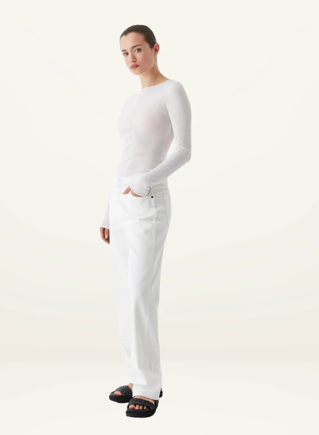 Morrison Aston Knit Pullover in WHITE