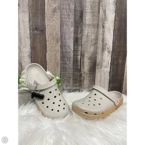 Shoes Flats By Skechers In Beige, Size: 8.5