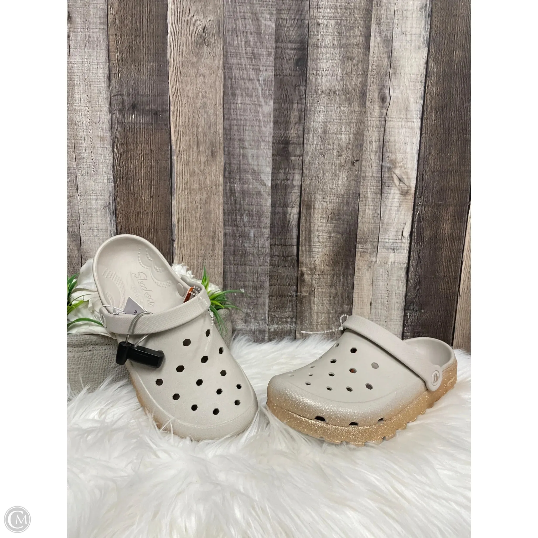 Shoes Flats By Skechers In Beige, Size: 8.5