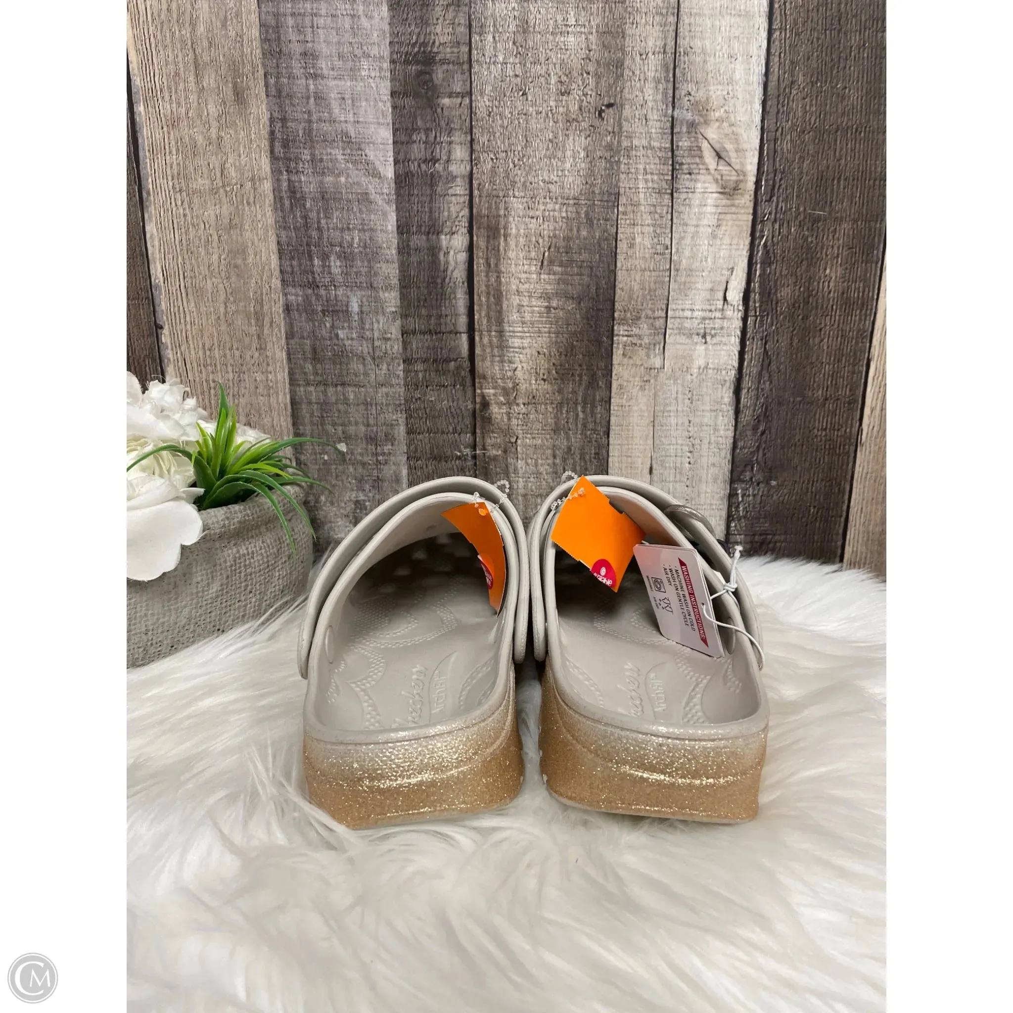 Shoes Flats By Skechers In Beige, Size: 8.5